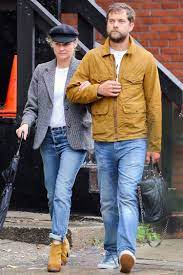His job is to get a hold on your legs and stay standing. Boyfriends Carrying Their Girlfriends Purses Men Holding Bags For Their Wives