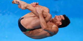 Los clavadistas mexicanos rommel pacheco y osmar olvera de 35 y 17 años respectivamente, han logrado pasar a las semifinales de clavados trampolín de 3m en los juegos olímpicos de tokio 2020. 6tpspnwawgunmm