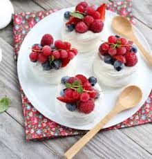 Mini Pavlova Pavlova Recettes De Cuisine Desserts Aux Fruits Frais