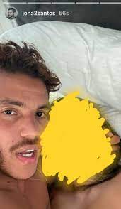 Jonathan dos santos ramírez is a mexican professional footballer who plays as a midfielder for major league soccer club la galaxy, whom he c. Jonathan Dos Santos Y La Foto Intima Que Subio A Instagram Por Error