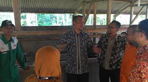 Check spelling or type a new query. Terkesan Dengan Smk Peternakan Binaan Rumah Zakat Di Subang Ini Harapan Ayat Cahyadi Tribun Jabar