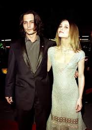 Sa rencontre avec la chanteuse française va tout changer. Johnny Depp Photostream Vanessa Paradis Johnny Depp Johnny Depp Young Johnny Depp