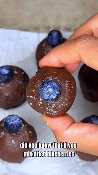 🍫🫐 NO-BAKE DARK CHOCOLATE BLUEBERRY BITES — Chewy, Rich & Viral, These soft blueberry-filled chocolate bites bring that high-end chocolate shop feel… made at home with just a handful of simple ...