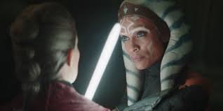 A familiar figure joined forces with our favourite bounty hunter in the latest episode of the disney+ series. The Mandalorian Rosario Dawson Says Fancasting Led To Ahsoka Tano Role