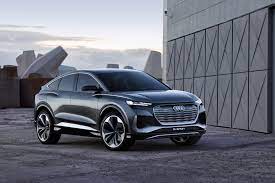 Når baksetet legges ned, rommer det til opptil 1490 liter. Audi Company Has Unveiled The High Tech Interior Of The Audi Q4 E Tron Bipunkt Se