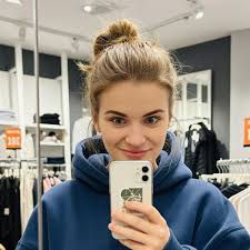 💔 I'm 22, divorced but still believe in love… ➡️ WhatsApp Me:  https://cutt.ly/Yr0sMF9K Will you hold my hand again? 💖