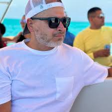 How many people can a 10-pound brisket serve?