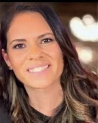 Vanessa Muir's Instagram, Twitter & Facebook