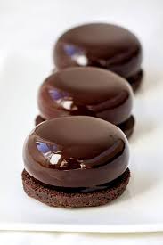 Glacage Miroir Au Chocolat Empreinte Sucree Recette Glacage Glacage Miroir Chocolat Miroir Chocolat