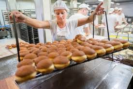 14 227 просмотров 14 тыс. Tlusty Czwartek 2019 Co To Za Swieto Kiedy Jest Tlusty Czwartek Dlaczego Jemy Wtedy Paczki I Faworki 28 2 19 Nowa Trybuna Opolska
