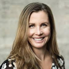 Amanda Poulton's Instagram, Twitter & Facebook