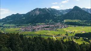 Oberstdorf bietet über 200 km wanderwege, 130 km alpine. Hiking