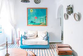 Per arredare la casa al mare potete iniziare dalla camera da letto optando in questo caso per l'aggiunta di un plaid o un lenzuolo (a seconda della a questo punto per completare l'arredo di questo ambiente della casa al mare e con lo stesso tema, potete posizionare una statua, una colonna. Come Arredare La Tua Casa Al Mare News Gabetti