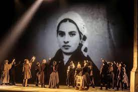 Bernadette de lourdes est programmée jusqu'au 5 octobre prochain. En Images Lourdes La Vie De Bernadette Soubirous En Spectacle Musical