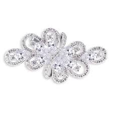 Le spille eleganti sono un diktat per chi ama valorizzare gli abiti con un tocco di sofisticata eleganza. Hanie Spilla Da Donna In Argento A Forma Di Fiore Con Perle Di Zirconia Bianche E Cristalli Swarovski Elements Adatta A Vestiti Formali Maglioni Cappotti Abiti Da Sera Regalo Per L Inverno