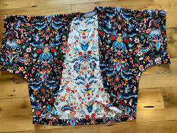 ALICE + OLIVIA Tracy reversible printed satin kimono Size M/L $ 440
