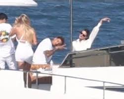 Although jenner was seen cozying up to the mystery hunk. Look Kendall Jenner Spotted With Dating Lakers Star Kyle Kuzma The Sports Daily