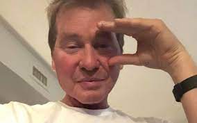 Val edward kilmer is an american actor. Val Kilmer Confirma Oficialmente Participacao Em Top Gun 2 Monet Filmes