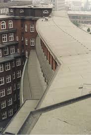 It is located in the kontorhaus district. Mit Elastomerbitumenschweissbahnen Saniert Chilehaus Dach Hamburg