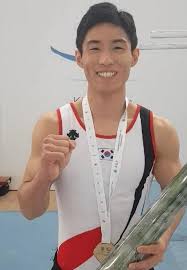 한국 최초 올림픽 체조 금메달리스트 양학선이 jtbc '뭉쳐야 찬다'에서 결혼을 발표한다. ì–'í•™ì„  ê²°í˜¼ë°œí'œ