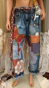Upcycled Embellished Jeans 37 W Silk Patches Vintage Lace Distressed Art Tmyers Denizenfromlevisembellishedbyme Roupas Artesanais Jeans Diy Customizar Roupas
