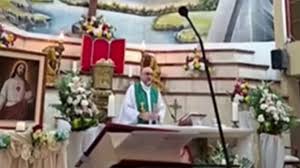 Investigan los soportes de la cruz que cayó sobre un sacerdote y lo mató durante una misa en Ecuador