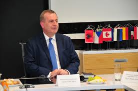 Je ve vážném, ale stabilizovaném stavu na intenzivním lůžku. Navsteva Rektora Univerzity Karlovy A Verejna Diskuse Na Aktualni Tema Zpravodajsky Portal Univerzity Obrany