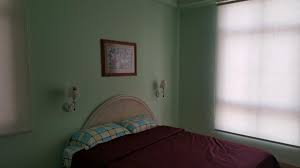 3 bilik berhawa dingin (1 queen bed + 3 single beds + tilam toto, tuala mandi, bantal & selimut) lengkap dengan kipas syiling, perabot, pinggan mangkuk, peralatan elektronik (iron, hair dryer, electric kettle, toaster, mini stove, rice. Century Mahkota Homestay Home Facebook