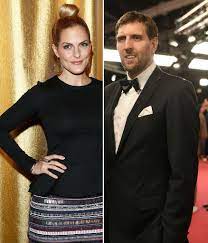 Wer sandy, lucy, jess und nadja. Floyd Tragodie Sandy Molling Nowitzki Sorgen Sich Um Kids Promiflash De