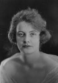 What's up with Marlene Dietrich and Greta Garbo? I believe it's  photoshop!!!! 🤷‍♂️ Yes I caught the original photo: Zsa-Zsa Gabor and Eva  Gabor