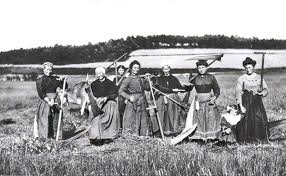 La place des femmes dans la grande guerre est illustrée ici par un personnage fictif, dont le destin traverse l'état de guerre, les prémices du féminisme, l'engagement des pacifistes et la lutte pour le droit des femmes. 1914 1918 Les Femmes Au Travail Dans La Grande Guerre Herodote Net
