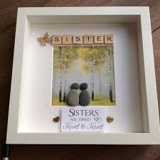 Birthday Present Ideas For Sister Diy Pebble Art Design Showing Two Sisters Sitting Within A Scene With A Quote Which Says Sisters A Sister Gifts Diy Diy Christmas Gifts Christmas Gifts For Sister
