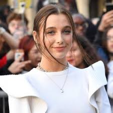 Emma Chamberlain Profile Contact Details Phone Number Instagram Youtube Tiktok Yhstars