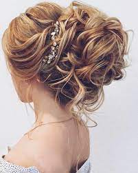 ▷ 1001 ideen zum thema frisuren für besondere anlässe + anleitungen frisuren für besondere anlässe über 100 auffallende ideen … Lassiger Dutt Fur Lange Haare Grosse Locke Hochsteckfrisuren Lange Haare Locken Hochsteckfrisuren Lange Haare Anleitung Frisuren Lange Haare Locken Hochstecken