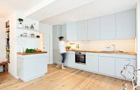 Offene Kuche Mit Holzarbeitsplatte Homify Kuche Holzboden Holzarbeitsplatten Kuche Offene Kuche Wohnzimmer