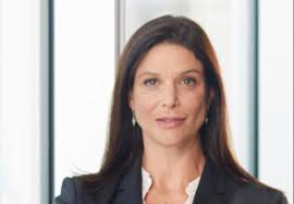 However, she left the industry to become a lawyer. ××¤×¨×ª ×¨×™×™×˜×Ÿ