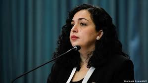 Vjosa osmani (ldk) dhe ilir deda (vetevendosje!) per zgjidhjen e krizes politike ne kosove. Ylskaed1i58f2m
