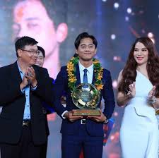 Mai tài phến chia sẻ, lần đầu tiên hôn vào má mỹ tâm, cảm xúc vô cùng hồi hộp. Po79x T5yztw M