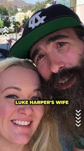 Amanda Hover's Instagram, Twitter & Facebook