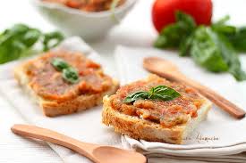 Pentru reteta aceasta aveti nevoie de cateva ingrediente simple, iar modul de preparare e usor. Salata De Vinete Cu Rosii Coapte Reteta Romaneasca Laura Adamache