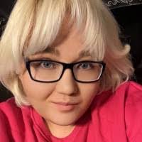 Shelley Yates's Instagram, Twitter & Facebook