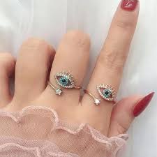 Tragen Sie den Fortune Evil Eye Ring