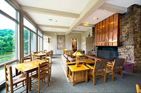 Bear Claw Lounge Peaks Of Otter Lodge Blue Ridge Parkway Va Blue Ridge Parkway Blue Ridge Lakeside Lodge