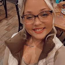 Alexis Pyatt's Instagram, Twitter & Facebook