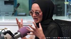 The radio station broadcasts 24 hours a day, 7 days a week. Carta Era 40 Nabila By Era