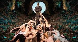 Sì sono ubriaco ed annego. Achille Lauro Nel Video Di Me Ne Frego E Gesu Nella Pieta Di Michelangelo