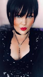 Embracing Alopecia and Baldness After Decades of Wearing Wigs