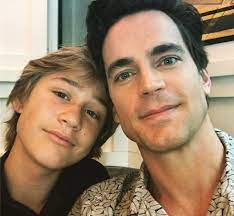 Husband matt later spilled the wedding details and said that the wedding was very chill and that only the nearest and dearest were invited to the holy matrimony. Magic Mike Star Matt Bomer Sohn Outet Sich Als Hetero Promiflash De