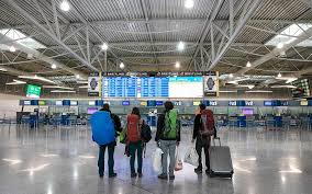 Η νέα δημοκρατία (ν.δ.) είναι κεντροδεξιό ελληνικό πολιτικό κόμμα, ένα από τα δύο κυρίαρχα κόμματα στο πολιτικό σκηνικό της ελλάδας κατά την μεταπολίτευση. Korwnoios Nea Metra Gia Thn Eisodo Toyristwn Sthn Ellada Poies Xwres Afora H Ka8hmerinh