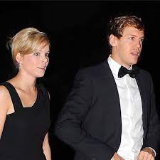 Personalized products cannot be returned.this includes football jerseys printed with player or individual names and/or patches. Sebastian Vettel Baby Mit Seiner Hanna Bunte De